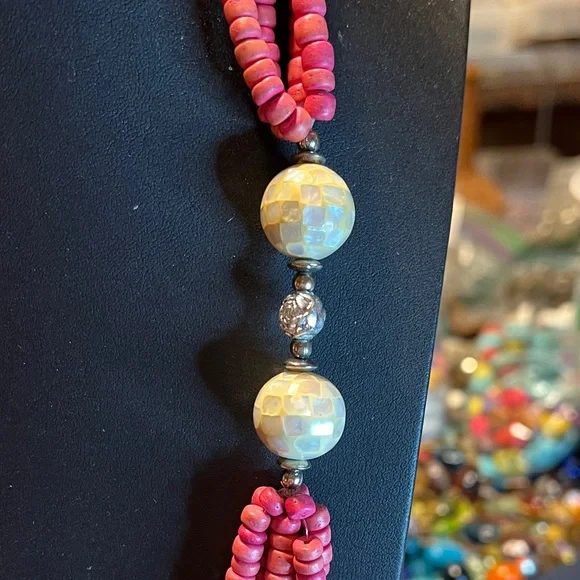 Pink Beaded Necklace with Artistic Pendant - Picture 3 of 7